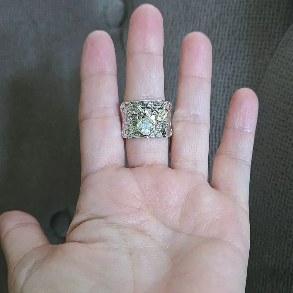Silver🤍 Textured Statement Ring💍 - NWT